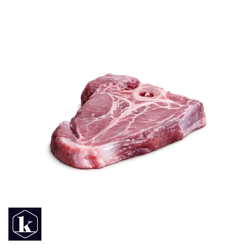Wildzwijnskarbona(a)de, rauwe karbonade met bot, vrijstaand als productfoto.